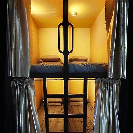 C Place - Capsule A Пасай Экстерьер фото